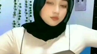 ukhti yang mengebuat candu