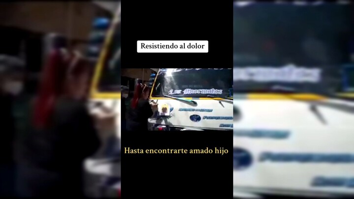 comprendemos que busca a su hijo pero no tape la visibilidad de la ruta del bus