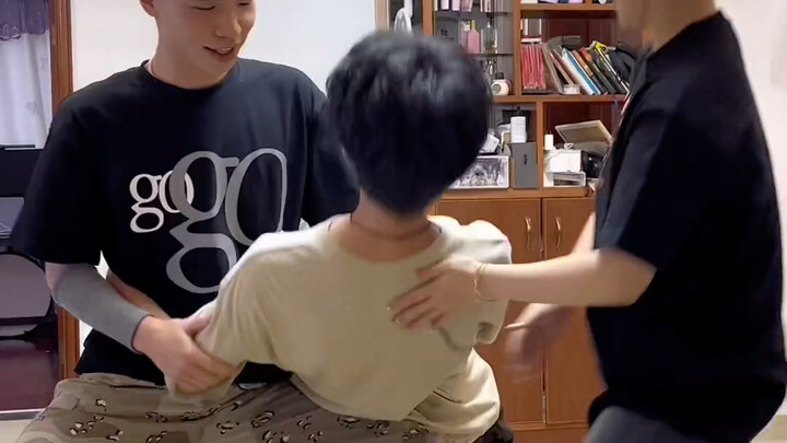 跟这两个舞蹈生学不来一点动作！