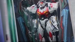 What is it like to play with a small-scale alloy space knight?