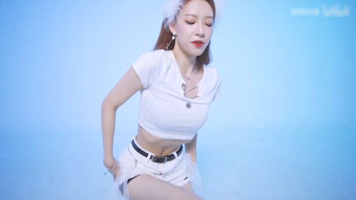 【لوو تشي يي】 نسخة ليزا من "سينوريتا" جذبتني بشدة~