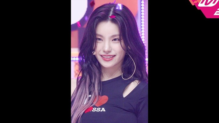 【黄礼志YEJI】大波浪姐味十足 220721MCD SNEAKERS 个人直拍