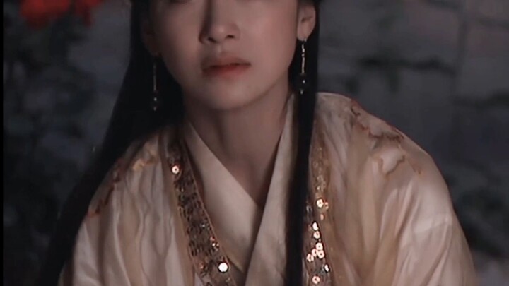 ผู้กำกับสมัยก่อนเก่งเรื่องคัดนักแสดงมาก นางเอกที่เล่นเป็นพี่น้องสาวสองคนแต่ละคนสวยแซงกันไปเลย