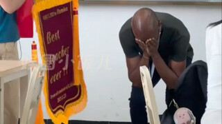 สำหรับเขาแล้ว ผ้าแพรนี้คือเกียรติยศที่ยิ่งใหญ่ที่สุด "คุณครู"