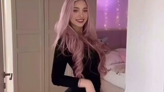 22 - Hot Girl