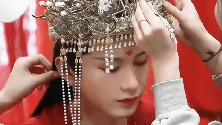 Dia memanggilnya Lotus Hua!