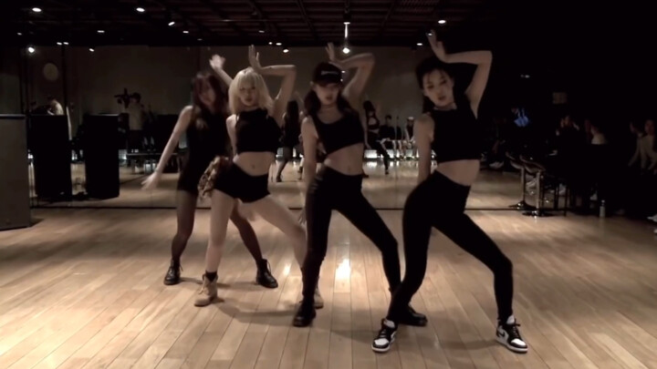 Latihan tari dan ruang latihan klasik pra-debut BLACKPINK, yang akan mencapai 80 juta penayangan, la