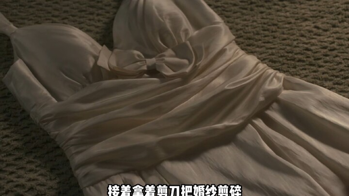 Một người phụ nữ đến bệnh viện khám sức khỏe, nhưng lại bị bác sĩ cởi quần để khám ngay trước mặt mọ