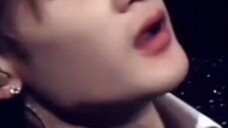 Tan Jianci’s “tilted head”… Everyone: So handsome! Tan Jianci: The clothes got caught… Hahahaha, a “