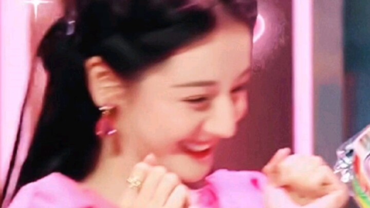 That’s none other than Dilraba Dilmurat—how could someone like her possibly be unwanted?