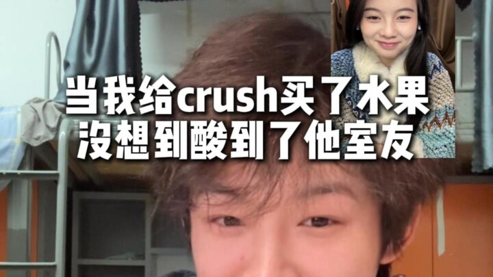 Ăn một miếng trái cây mà phản ứng dữ dội thế, có phải vì chẳng ai mua cho họ đâu không?