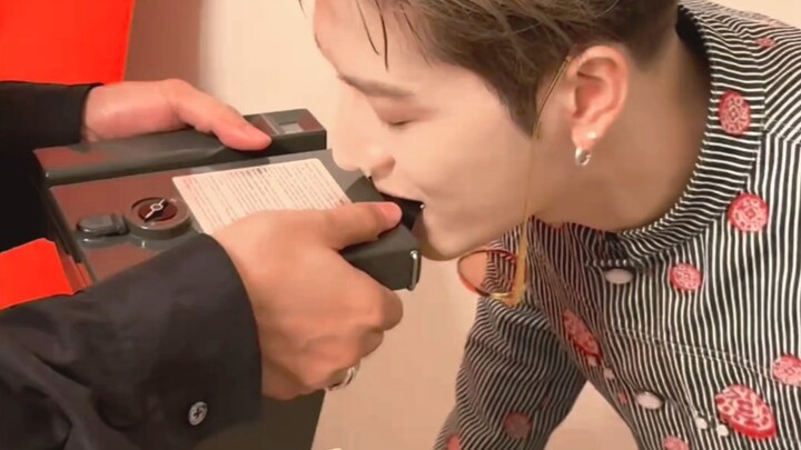 The male celebrity who’s put an end to peel-off masks is here!!!