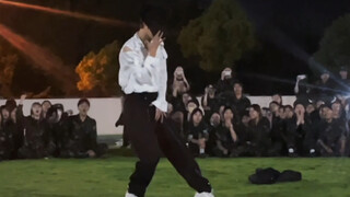 จะเกิดอะไรขึ้นเมื่อเต้น Michael Jackson ต่อหน้าน้องใหม่ในการฝึกทหาร?