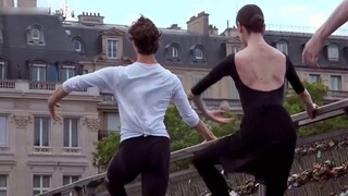 Analisis bagian kedua kelas balet di tepi Sungai Seine di Gedung Opera Paris