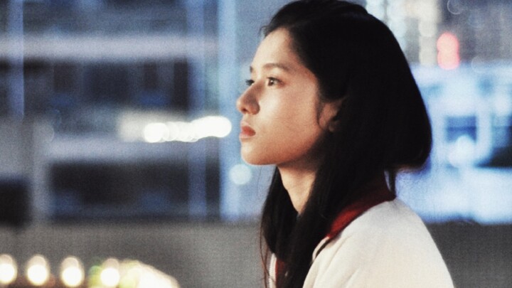 Turns out, “cool girl” and “sweet girl” looks can coexist on the same face.