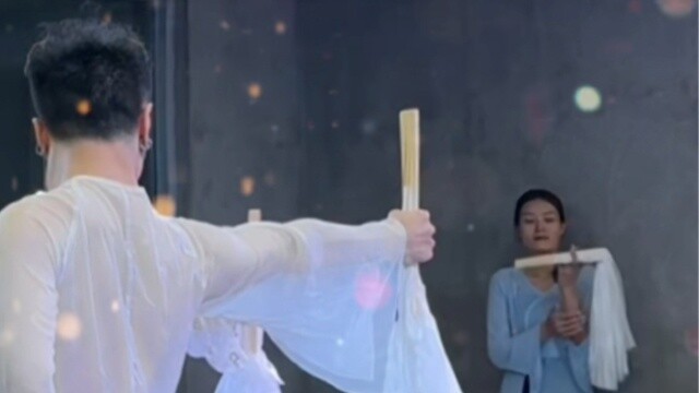 [Bai Xiaobai] "Mengapa Lagu" versi langsung koreografi penggemar kental gaya Cina