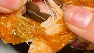 ها قد أتى الدجاج المشوي بنكهة فلفل اللبلاب الغنية، هذا هو دجاج فلفل اللبلاب! إذا سألك أحدهم عما تفعل