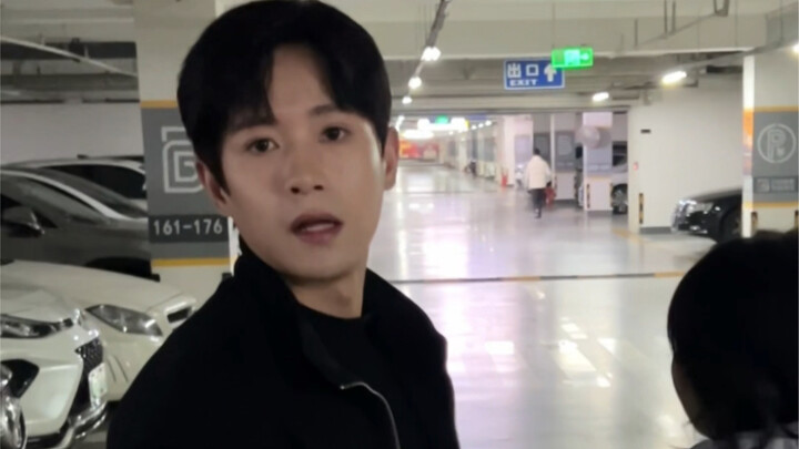 完蛋，我被义父包围了
