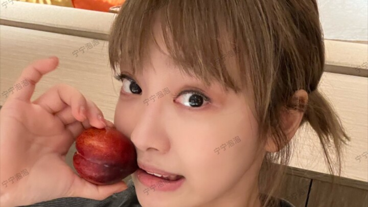 [Ning Nijoo] Bubble Video: Ningbao Wrapped in Her Mom’s Love