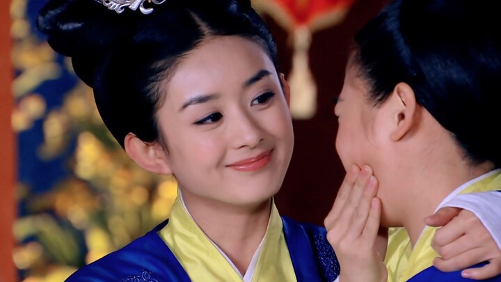 Thế mà Đan Nương, người sợ đau đến thế, lại chẳng hề do dự khi tự rạch mặt hay nhảy xuống vách đá.