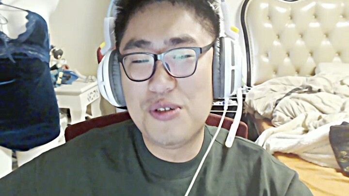 Dân câu cá mà, ngoài cá ra thì cái gì cũng câu được.