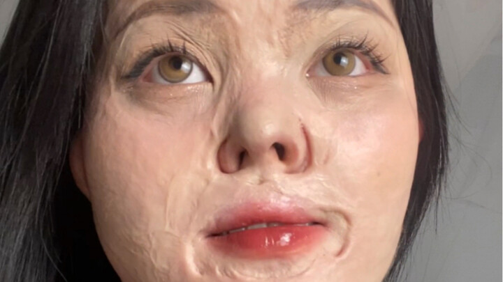 22 năm sau vụ bỏng, tôi đã học cách trang điểm