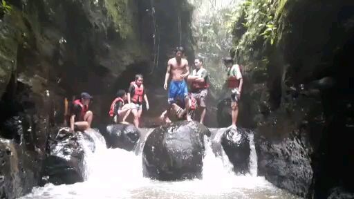 tetap berhati2 gaes ,, curug putri pandeglang