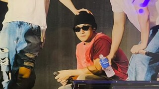 مين كيو: أنا كلب صغير، الـ12 الآخرون: هيا انتبهوا، لا أستطيع التنفس