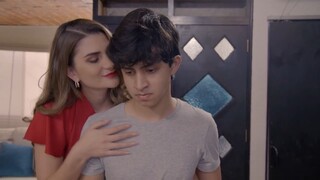La maestra Susana obliga a Nacho a asistir a su casa para recibir clases