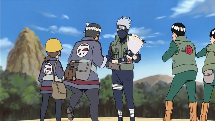 Thợ nề chuẩn bị khắc đá Hokage cho Kakashi