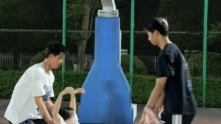 On the basketball court, she dribbles like the wind?!