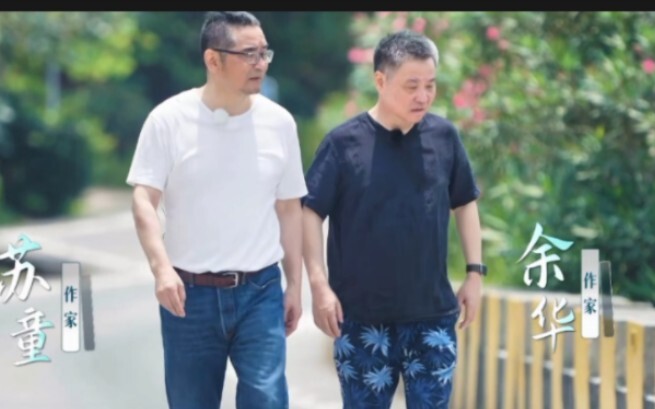 Thầy Dư Hoa rảnh rỗi thì chỉ huy nhím qua đường—bạn có làm được thế không? Ông cụ nhỏ dễ thương mà c