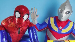 Spider-Man biến Ultraman thật thành đồ chơi mèo máy Xingbao và Jieying, rất vui nhộn