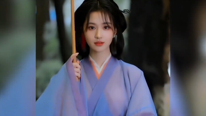 Vả lại mượn đôi ba nét mực nơi nhân gian, ______. Cư dân mạng thời nay, văn phong ai nấy đều như thi