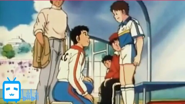 Bị chấn thương nặng quá được đồng đội băng bó cho #anime