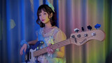 A girl covers "ふわふわ時間" with bass
