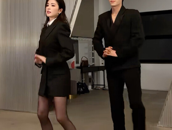 Bạch Lộc diện giày cao gót ren đen mới nhất nhảy cực chất