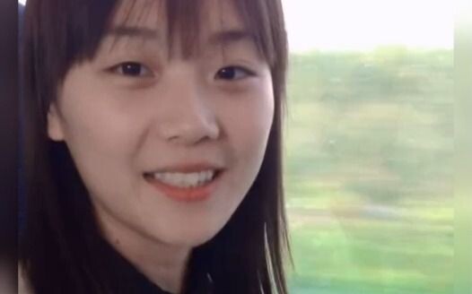 Tại sao ngay từ cái nhìn đầu tiên, người phụ nữ này đã khiến tôi yêu mất rồi? Tôi cứ tưởng mình đã x