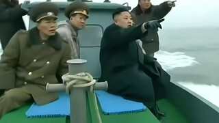 太感人了！将军视察驻岛部队，士兵不畏寒冷的海水送领袖！