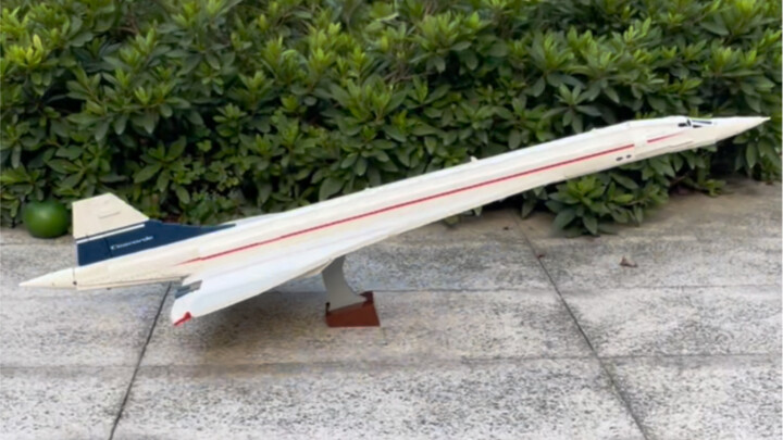 Máy bay Lego Concorde dài hơn 1 mét có thú vị không?