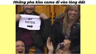 Kiss cam đi vào lòng đất #funny #haihuoc