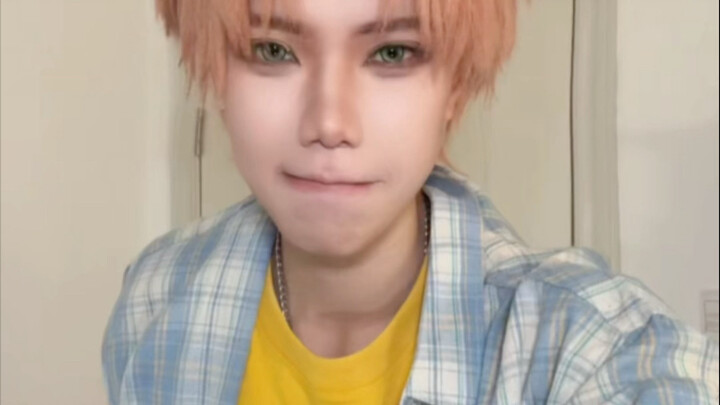 Tạo điệu nhảy lắc hông riêng cho Hạ Minh Tinh