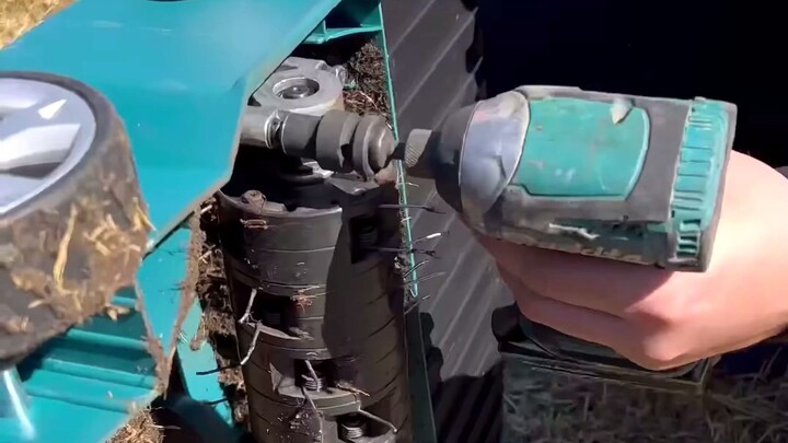 The Makita Scarifier in action