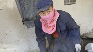 Every year in late autumn, it is time to remove the kang in Northeast China.