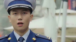 من فتاة تعلق المصابيح بغير حذر؟