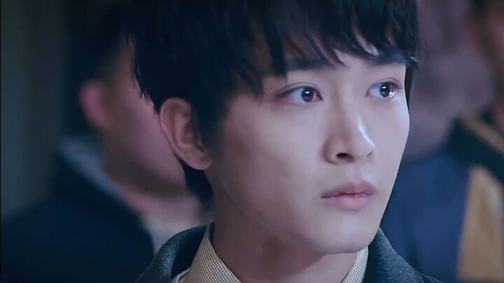 A brilliant girl is bullied out of envy by a scheming rival, but she effortlessly proves her worth.