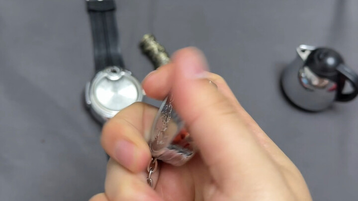 Không ngờ lại bị vợ lừa nữa, toàn là bật lửa hết trơn!