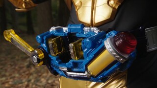 Kamen Rider Build menunjukkan kemampuan beberapa botol energi