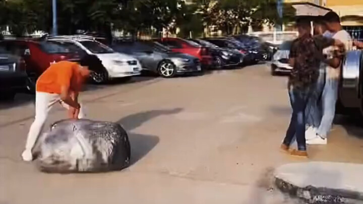 A foreign guy used foam as rocks and almost knocked out the helper’s front tooth—pretty good acting,