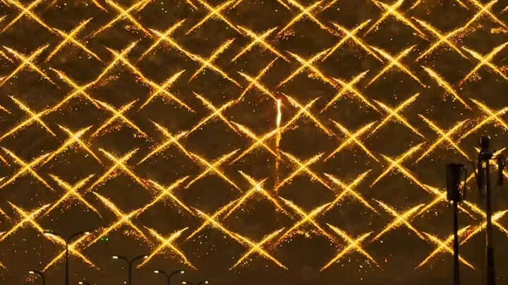 “Waranraku, gimana ya aku jelasin adegan ini ke orang asing? Ini cuma bukti betapa orang Tiongkok be